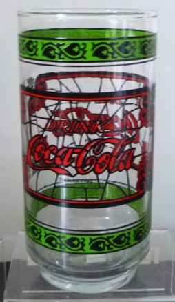 350738 € 6,00 coca cola Glas USA groen rood glas en lood.jpeg